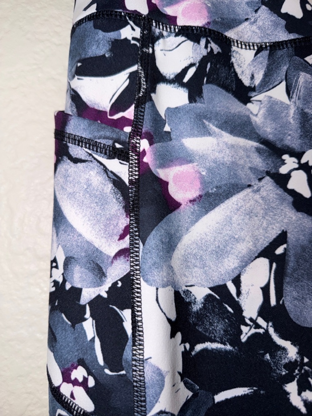 Gaiam Floral Print High-Waist Leggings - White, Black & Purple - Picture 3 of 8